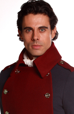 Emmanuel Esparza es Alejo Sabarain
