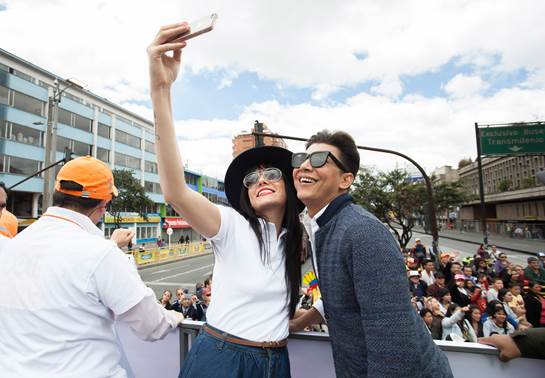 Las selfies fueron protagonistas a lo largo de la jornada. En la imagen María Gallego Agudelo de Taggueados junto a Franklin Ramos de Día a Día.